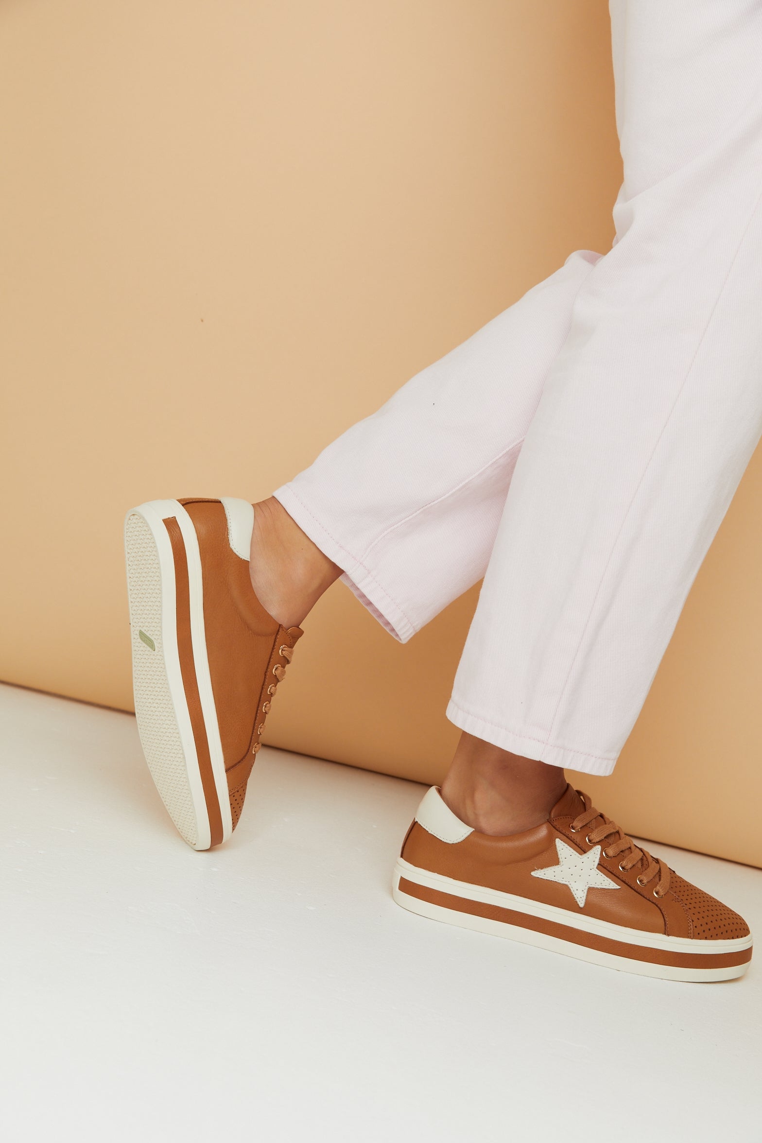 PIXIE TAN CREAM STAR